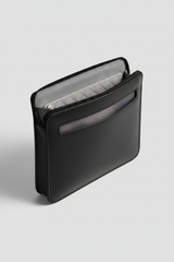 Executive iPad Pochette in Midnight Carbon Black Smooth Executive Leather – Interior View