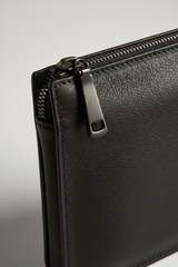 Metropolitan Slim iPad Bag in Volcanic Ash Charcoal Rugged Premium Leather – Leather & Zipper Detail